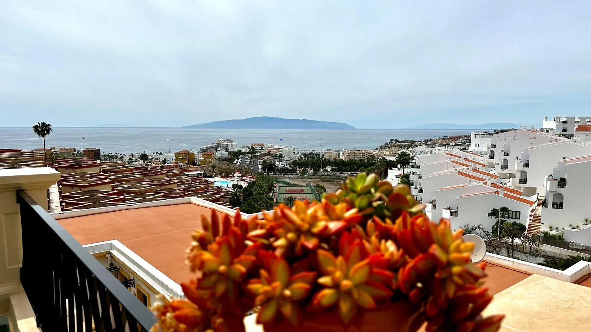 Apartamento Costa Adeje - Amazing Ocean And Teide View - Fast Wifi, Air Con  Costa Adeje (Tenerife)