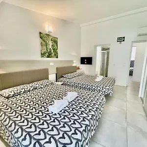 villa-12.adeje-hotels.com/